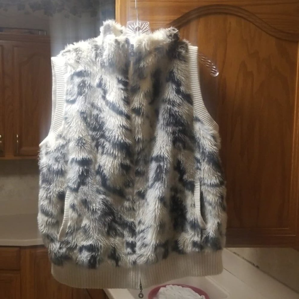 essentials  by milano  womens vest  size 1x